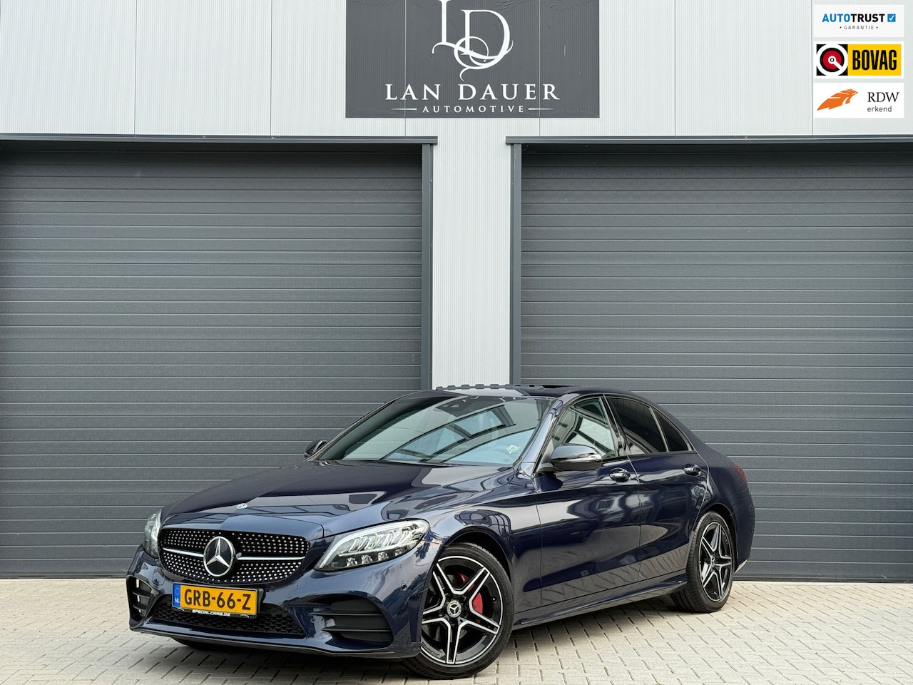 Mercedes-Benz C-klasse - 200 d Solution AMG / Pano / CARPLAY - AutoWereld.nl