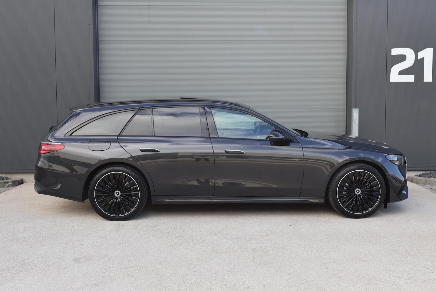 Mercedes-Benz E-klasse Estate - 300 e AMG Line / Panoramadak / Memory Stoelen / Hyperscreen / Keyless-Go / Burmester 3D Su - AutoWereld.nl