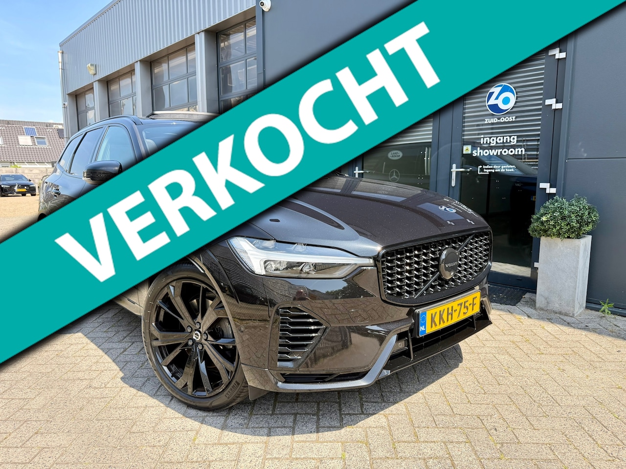Volvo XC60 - 2.0 T8 Plug-in hybrid AWD Ultra Black Edition luchtvering, trekhaak, HUD - AutoWereld.nl