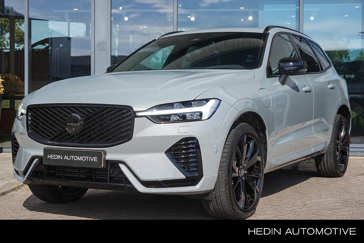 Volvo XC60 - 2.0 T6 Plug-in hybrid AWD Ultra Black Edition | Google | Stoel & Stuurverwarming | Keyless - AutoWereld.nl