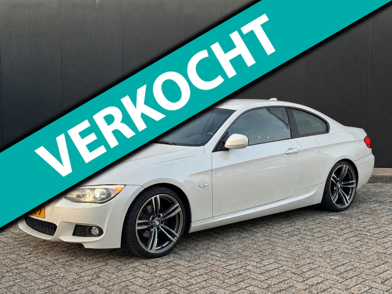 BMW 3-serie Coupé - 320i M-Sport pakket | Orig. NL |Parelmoer Wit Metallic! | Sportstoelen | Recent Onderhouds - AutoWereld.nl