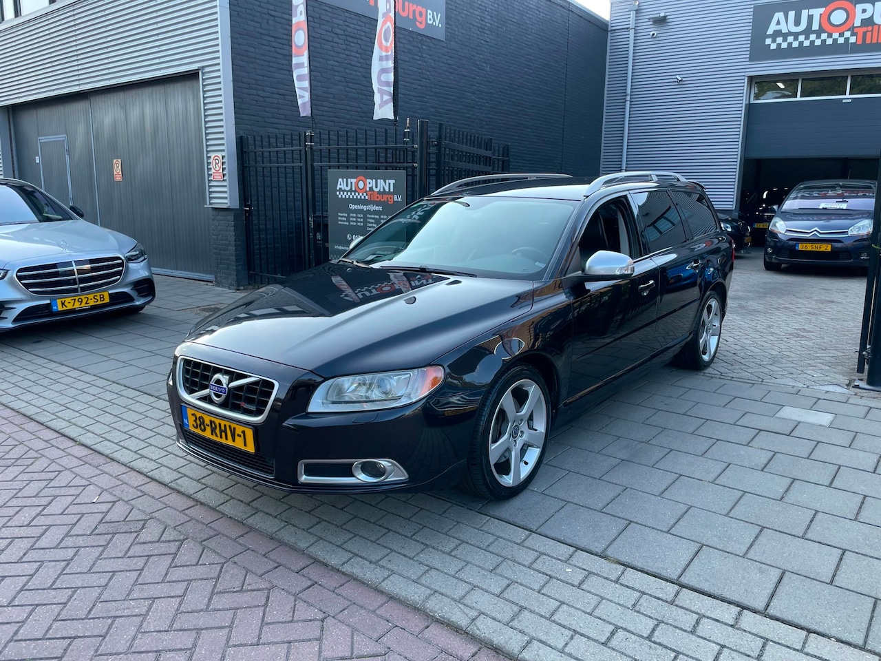 Volvo V70 - 2.0T R-Edition Trekhaak Airco Navi PDC NAP APK - AutoWereld.nl