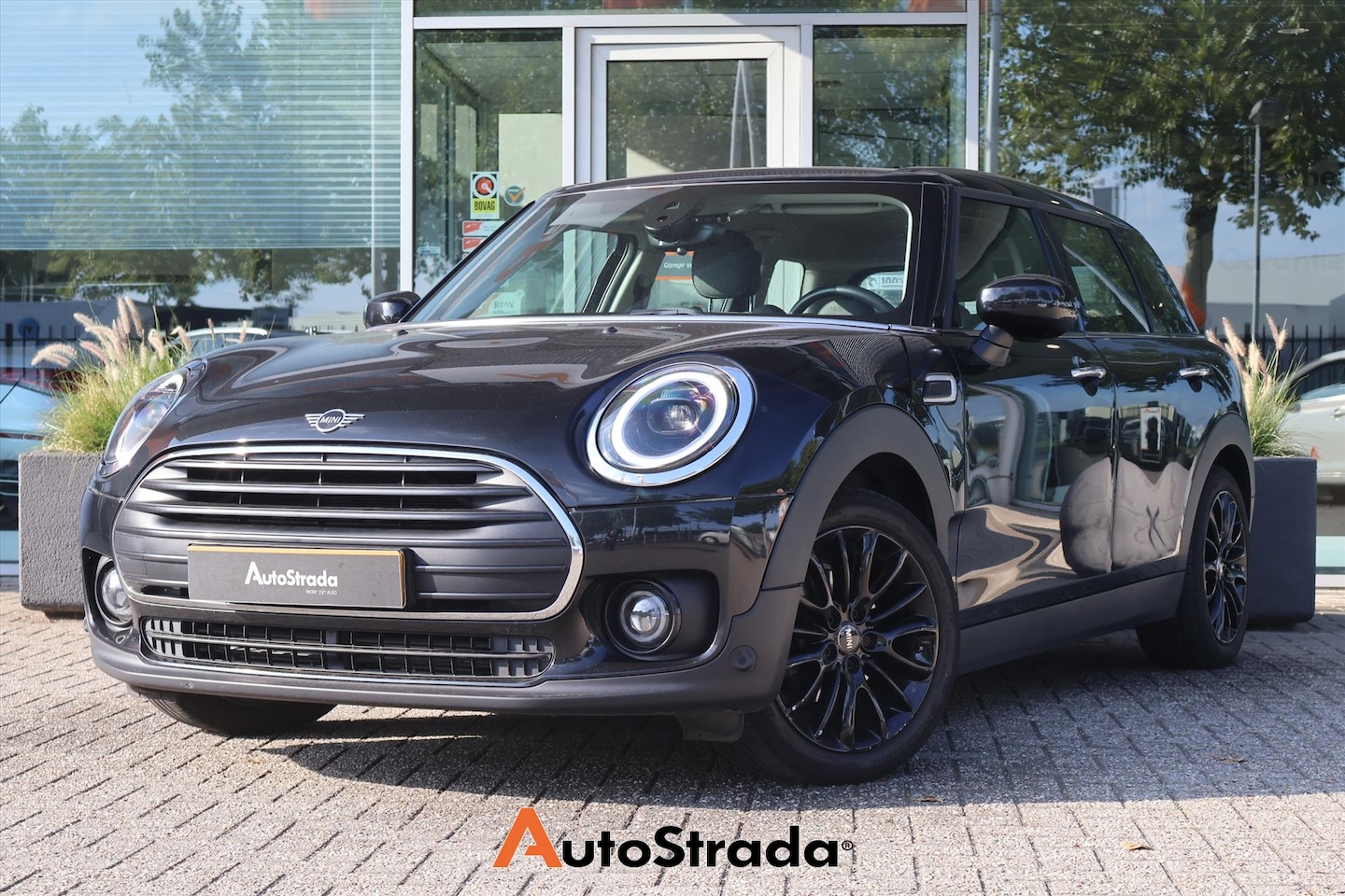 MINI Clubman - Mini (f54) 1.5 Business Edition 102pk | Navigatie | Cruise | Climate | Carplay | LED | - AutoWereld.nl