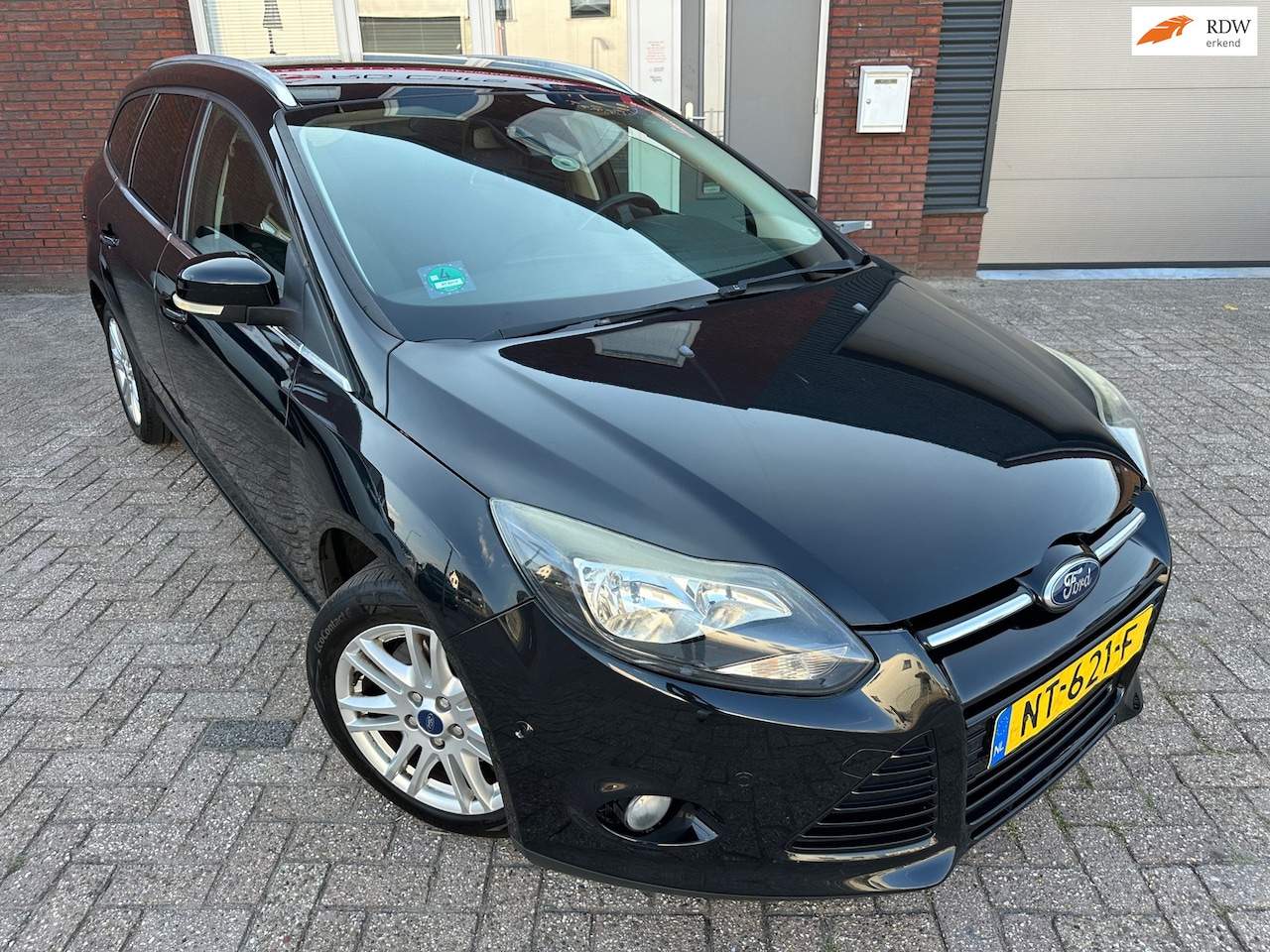 Ford Focus Wagon - 1.0 EcoBoost Titanium / Clima / Cruise / PDC / LM / Verw Voorruit - AutoWereld.nl