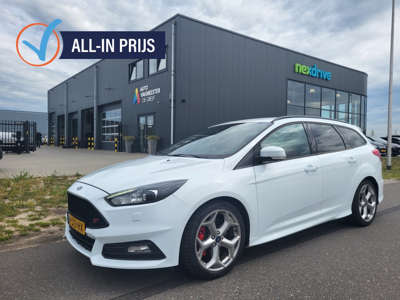 Ford Focus Wagon - 2.0 250 pk ST Bi-Xenon, 18'' wielen, Winterpack - AutoWereld.nl