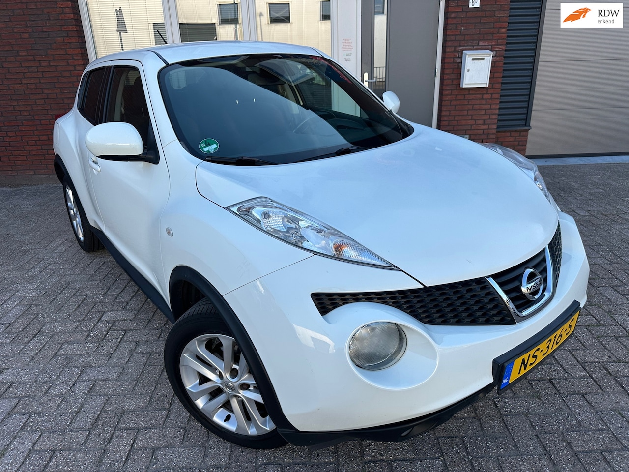 Nissan Juke - 1.6 Tekna / AUT / Navi / Camera / Clima / Stoelverw / Keyless / LM - AutoWereld.nl