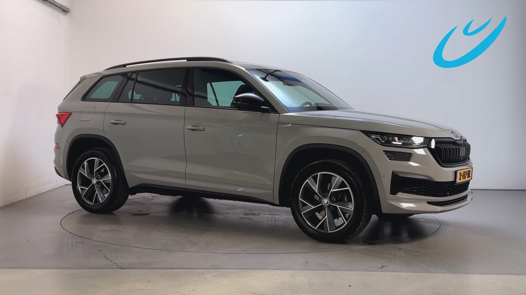 Skoda Kodiaq - 1.5 TSI 150pk DSG Sportline Tour Edition LED Trekhaak Camera Stoelverwarming Panoramadak - AutoWereld.nl