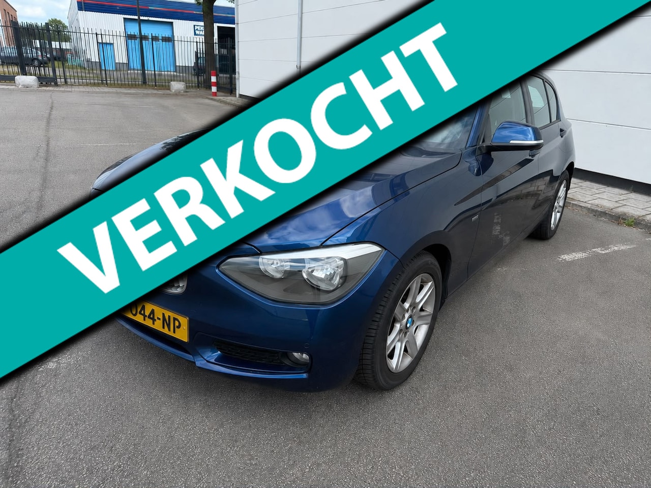 BMW 1-serie - 116i Automaat Pano Camera Stoelverwarming Climate Cruise - AutoWereld.nl