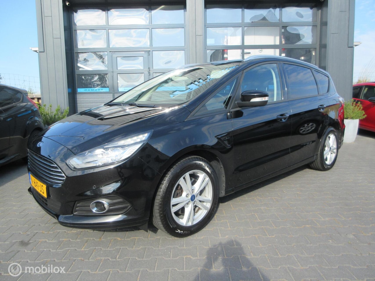 Ford S-Max - 1.5 Titanium 7p. 103dkm! Camera Carplay Trekhaak - AutoWereld.nl