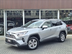 Toyota RAV4 - Hybrid 220 AWD Dynamic | Stoelverwarming, Groot scherm, Parkeersensoren, Licht + Regensens
