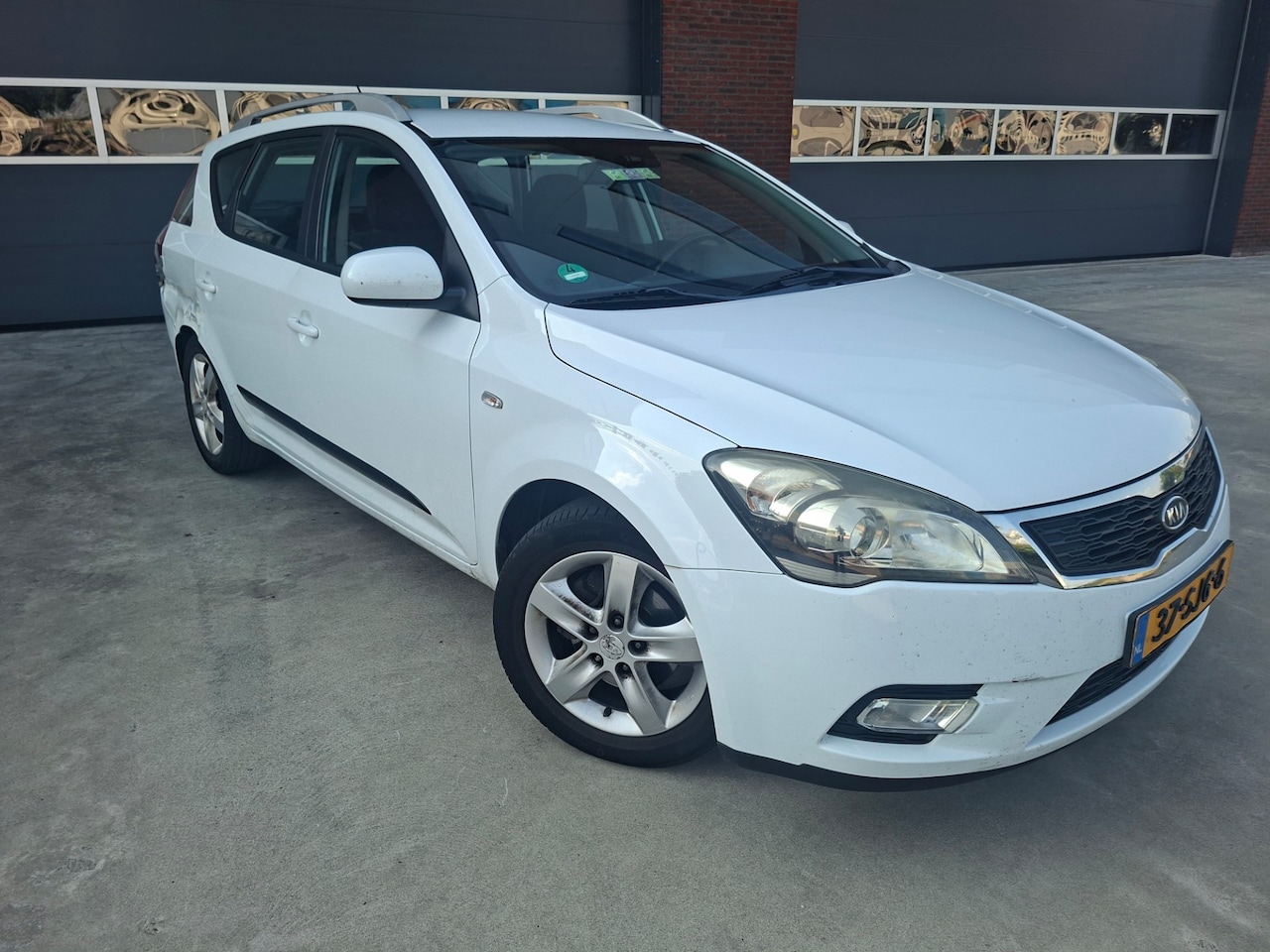 Kia Cee'd Sporty Wagon - 1.4 CVVT Navigator Achter scherm schade - AutoWereld.nl