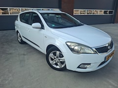 Kia Cee'd Sporty Wagon - 1.4 CVVT Navigator Achter scherm schade