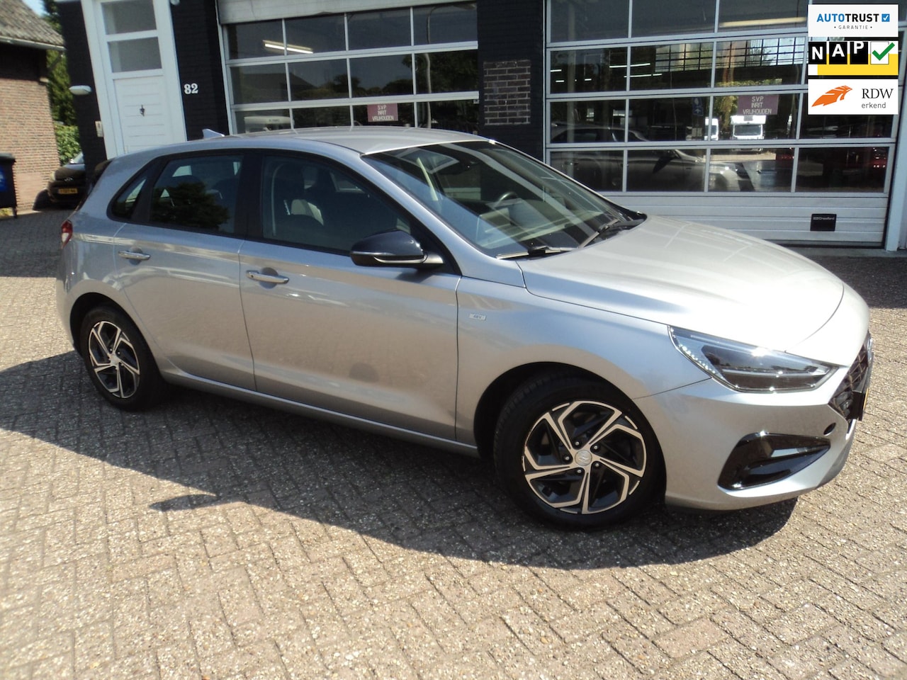 Hyundai i30 - 1.0 T-GDi MHEV Comfort Smart Cruise Camera Apple Carplay - AutoWereld.nl