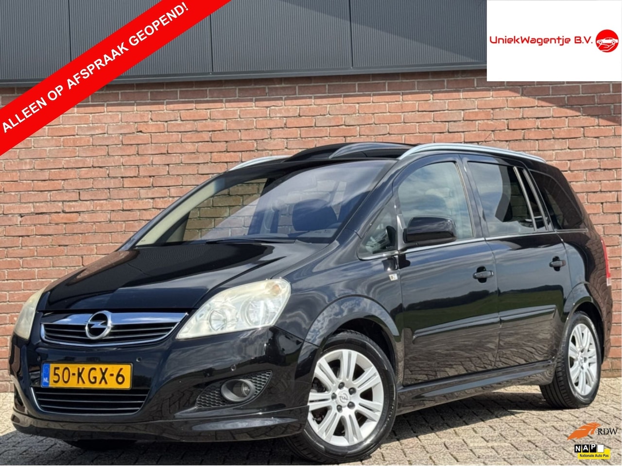 Opel Zafira - 1.8 COSMO 7P. | NL-AUTO! | LEDER! | TREKHAAK! - AutoWereld.nl