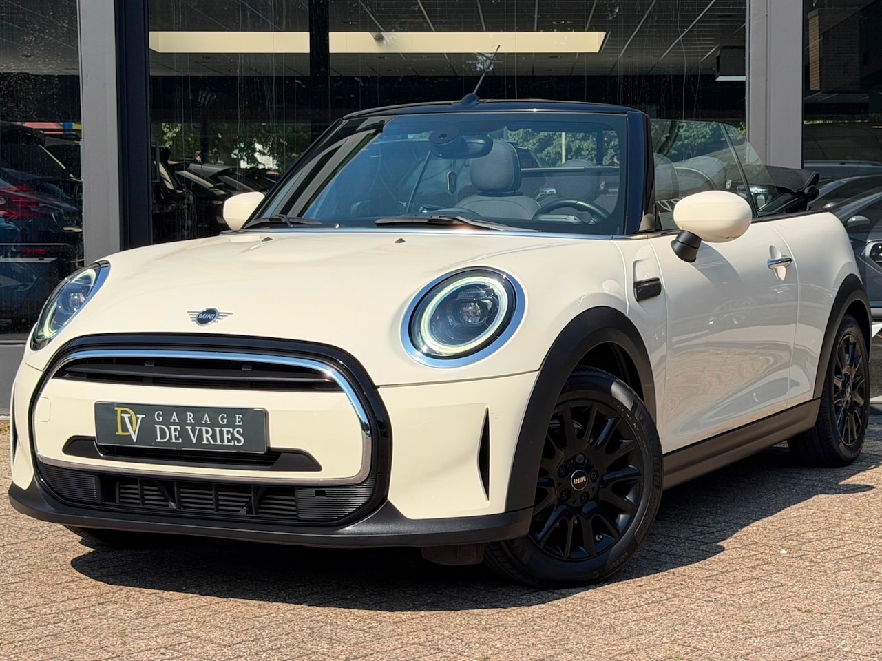 MINI Cabrio - 1.5 Cooper MINI Yours Automaat Camera Climate Cruise Garantie - AutoWereld.nl