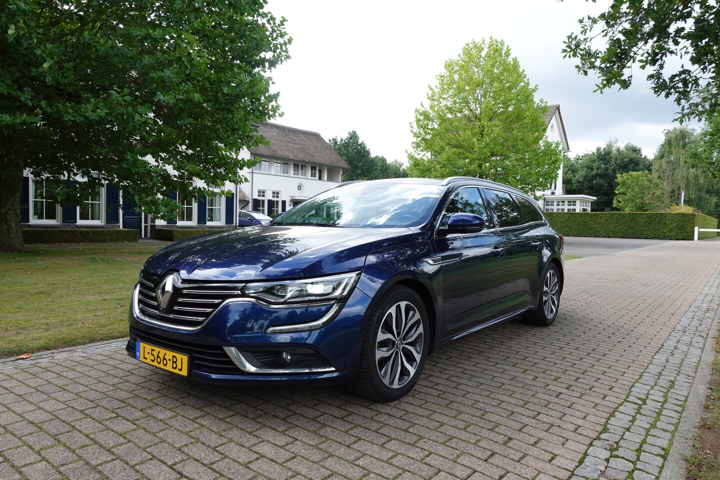 Renault Talisman Estate - 1.6 TCe Intens | BOSE | Trekhaak | LED | 4Control | Camera | - AutoWereld.nl