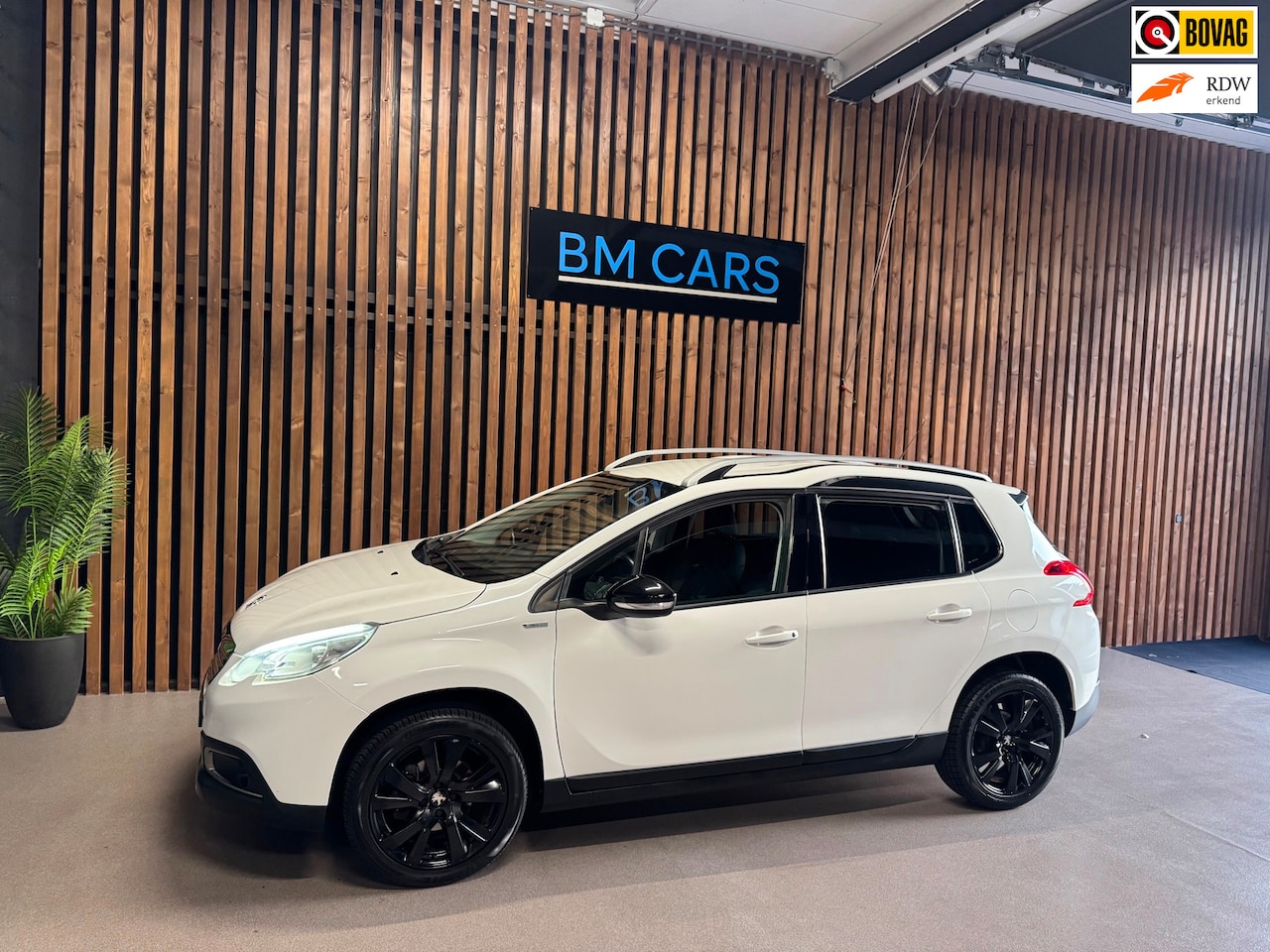 Peugeot 2008 - 1.2 PureTech Allure Airco, Navigatie, Pdc - AutoWereld.nl