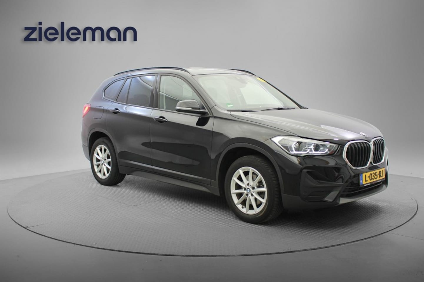 BMW X1 - SDrive18i Business Editon Plus - Panorama, Camera, Navi - AutoWereld.nl