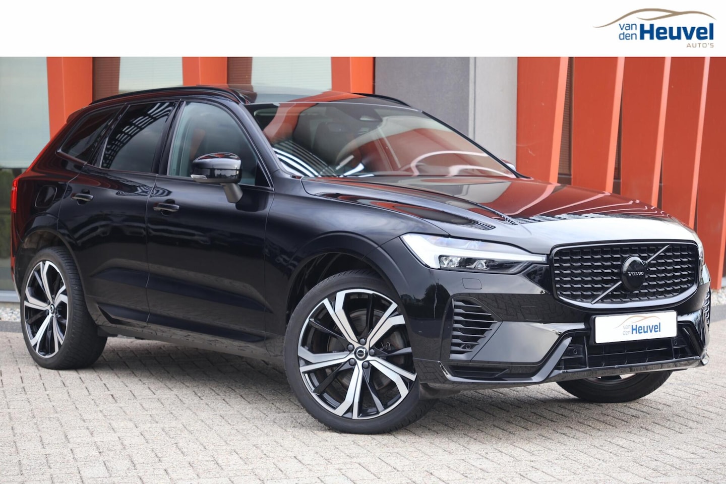 Volvo XC60 - T6 Recharge AWD Plus Dark | Stoelverwarming | Trekhaak | Parkeercamera | Panoramadak | Lon - AutoWereld.nl