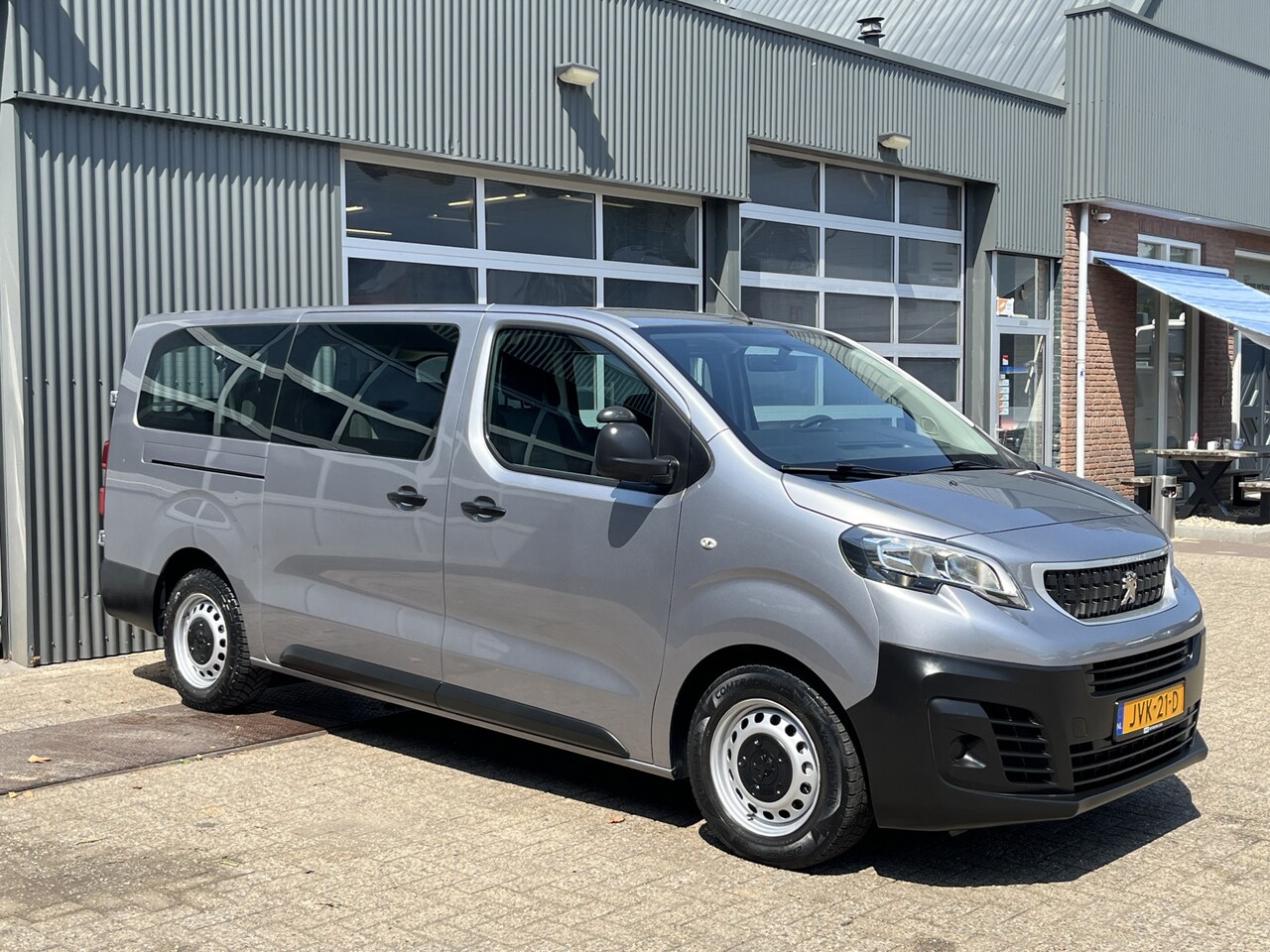 Peugeot Traveller - 1.5 BlueHDi 120pk Airco Cruise controle Navigatiesysteem 8-Persoons Parkeerhulp achter App - AutoWereld.nl
