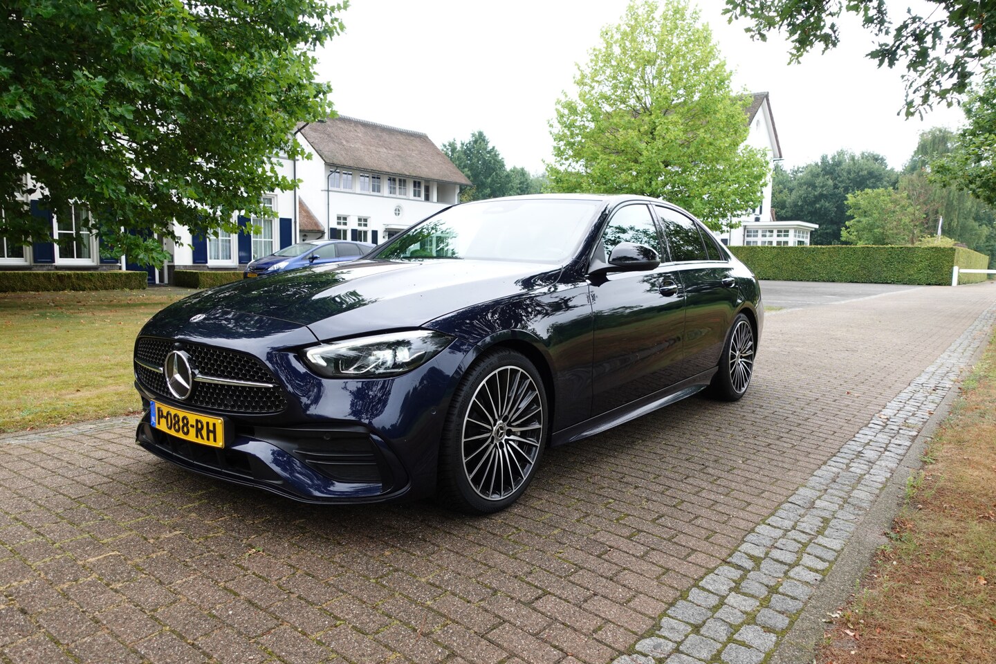 Mercedes-Benz C-klasse - 200 Launch Edition AMG Line | Trekhaak | Camera | Panorama dak | Sfeerverlichting | 1ste e - AutoWereld.nl