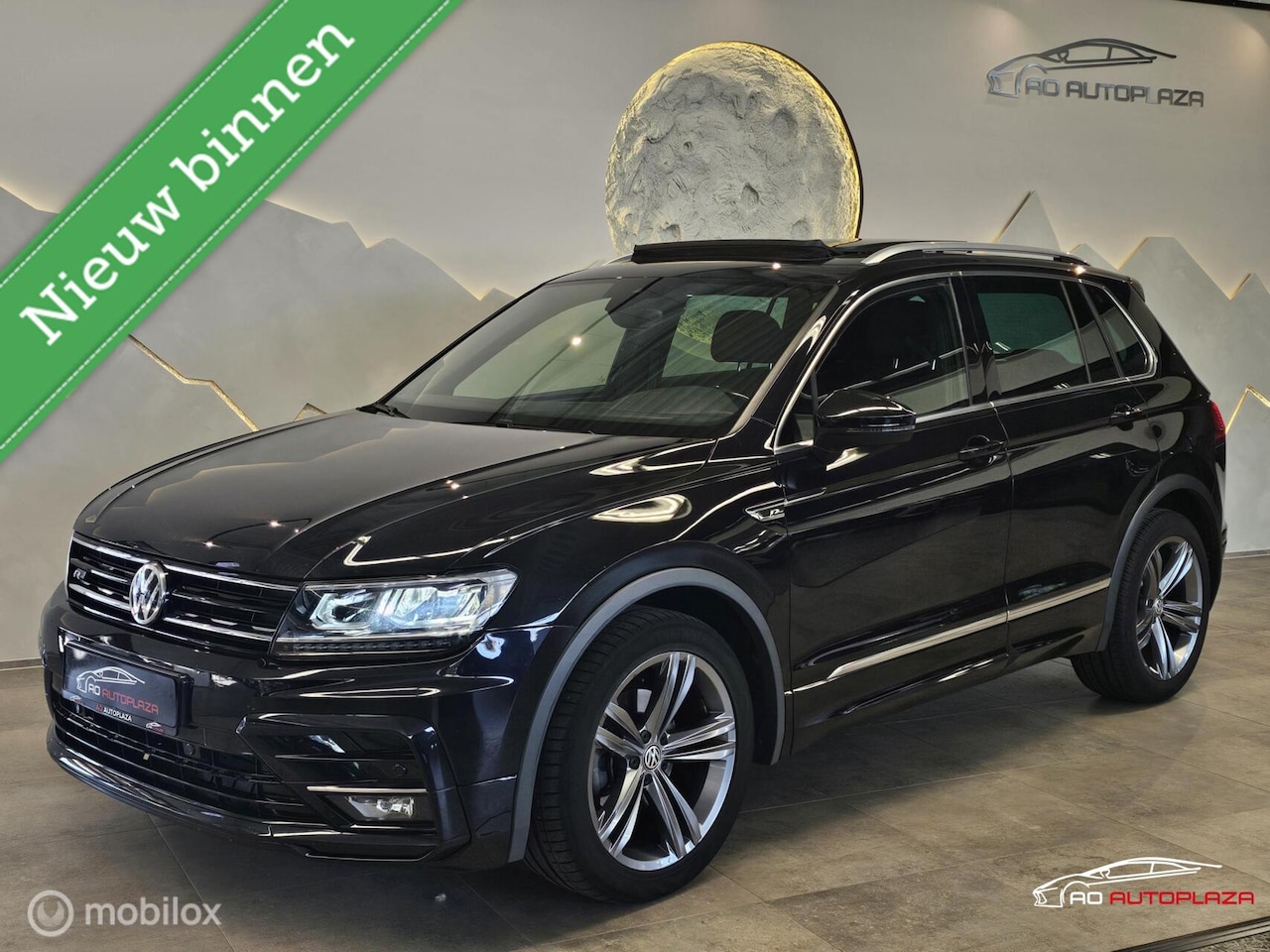 Volkswagen Tiguan - 1.4 TSI ACT R-line Panorama/Virtual/Trekhaak - AutoWereld.nl