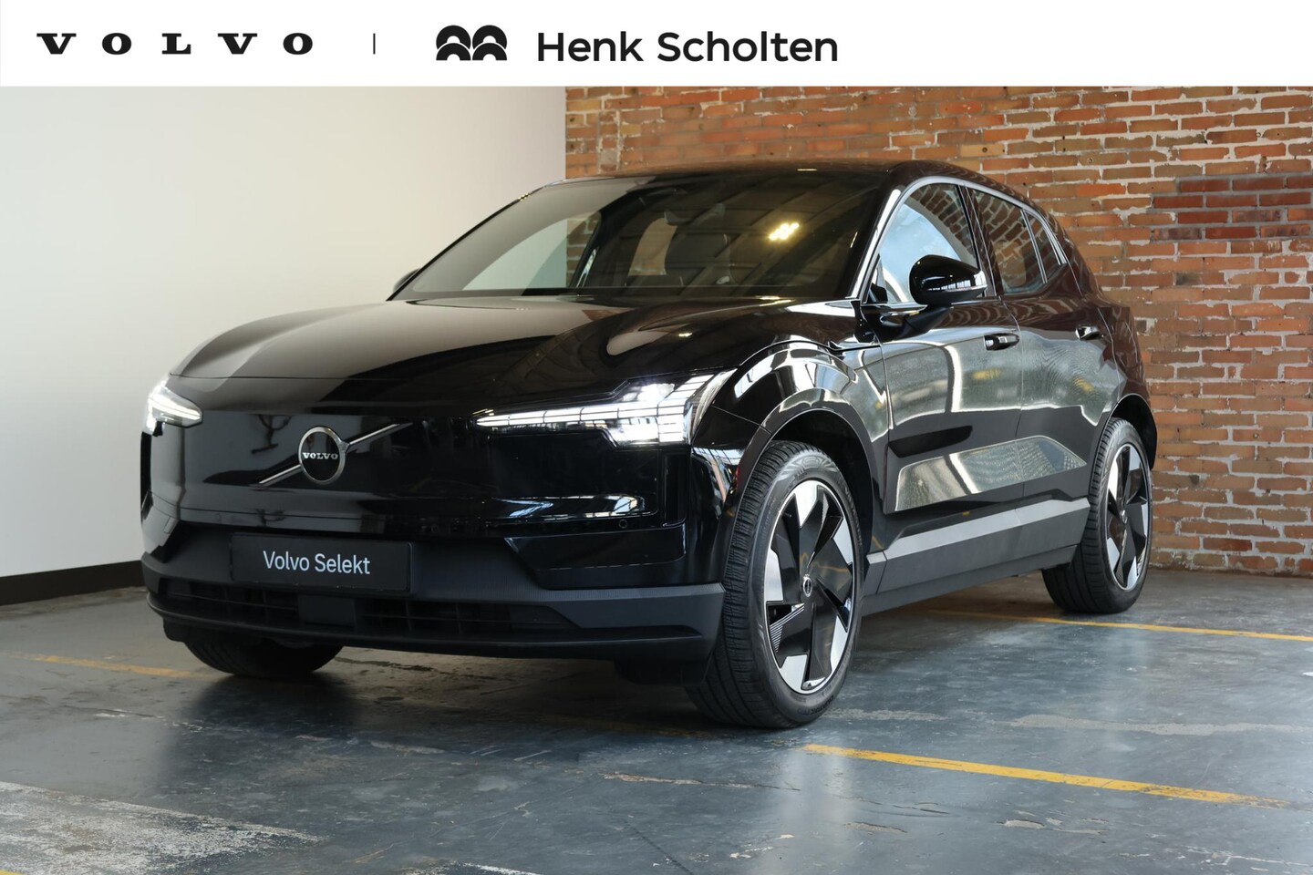 Volvo EX30 - Single Motor Extended Range Plus 69 kWh | Semi-electrische wegklapbare trekhaak | Elektris - AutoWereld.nl