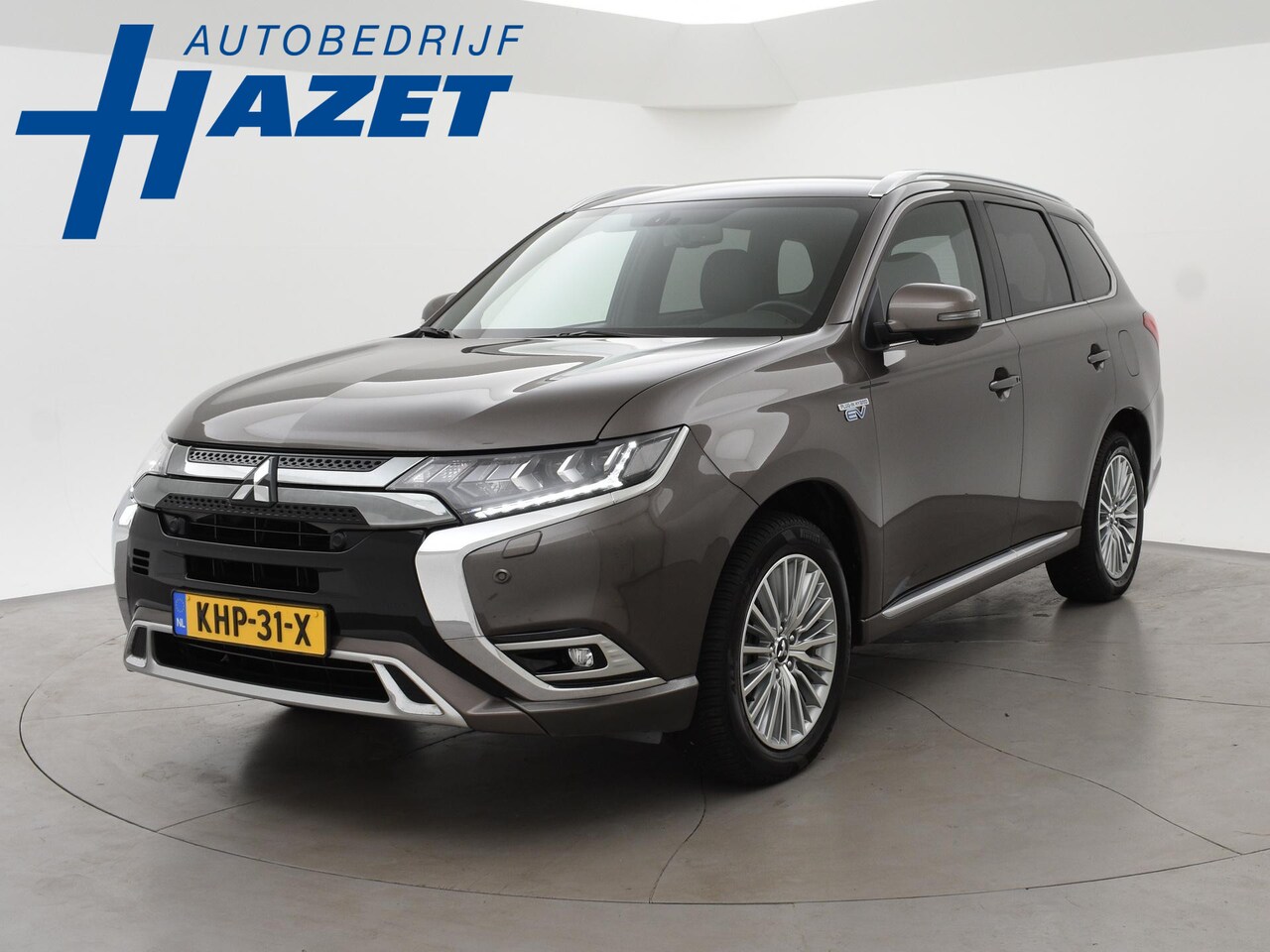 Mitsubishi Outlander - 2.4 PHEV INTENSE+ 4WD + LEDER EXCLUSIVE | 360 CAMERA | CARPLAY | TREKHAAK | STOEL/STUURVER - AutoWereld.nl