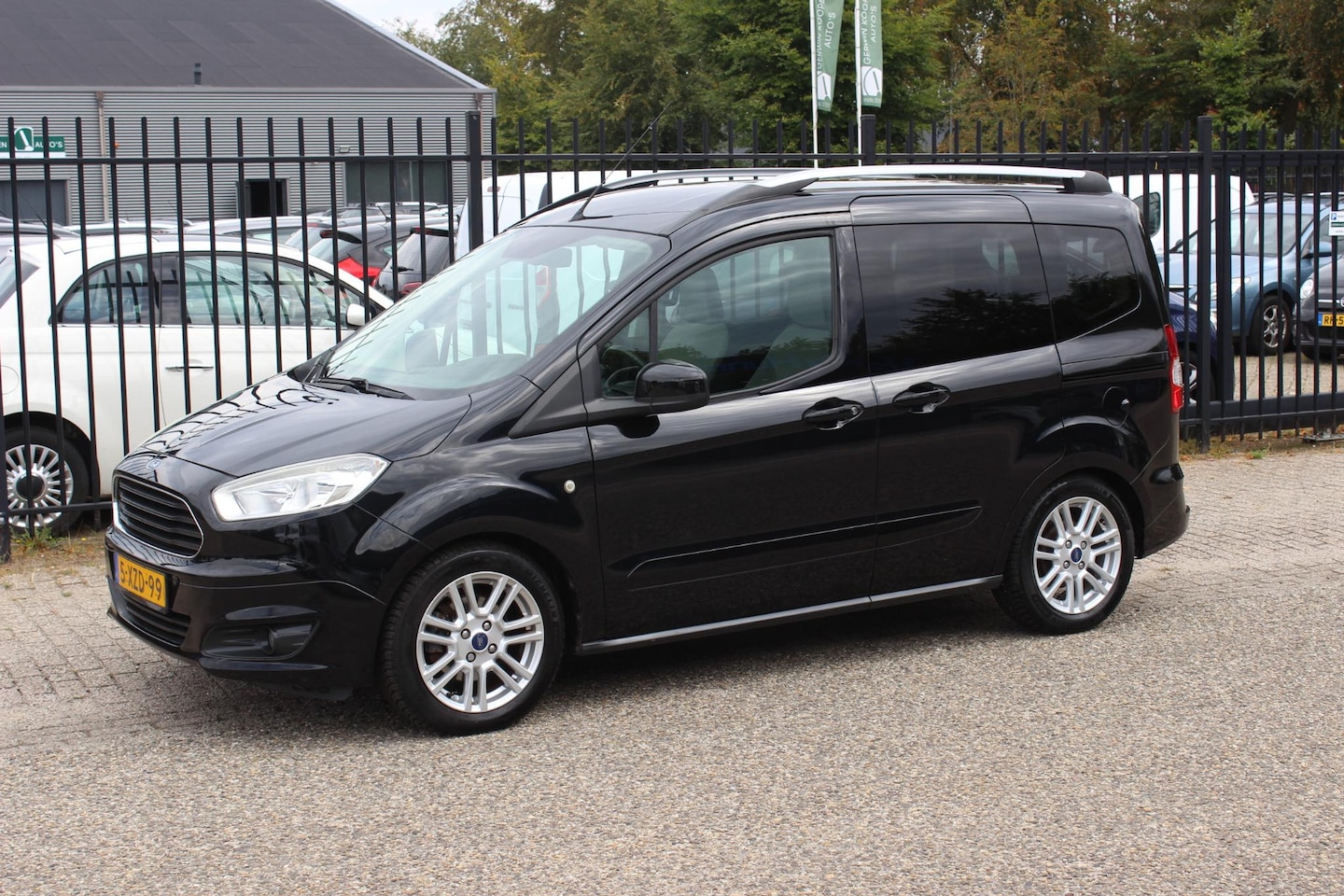 Ford Tourneo Courier - 1.0 Titanium 1.0 Titanium, Trekhaak, Camera, Airco/ECC! - AutoWereld.nl