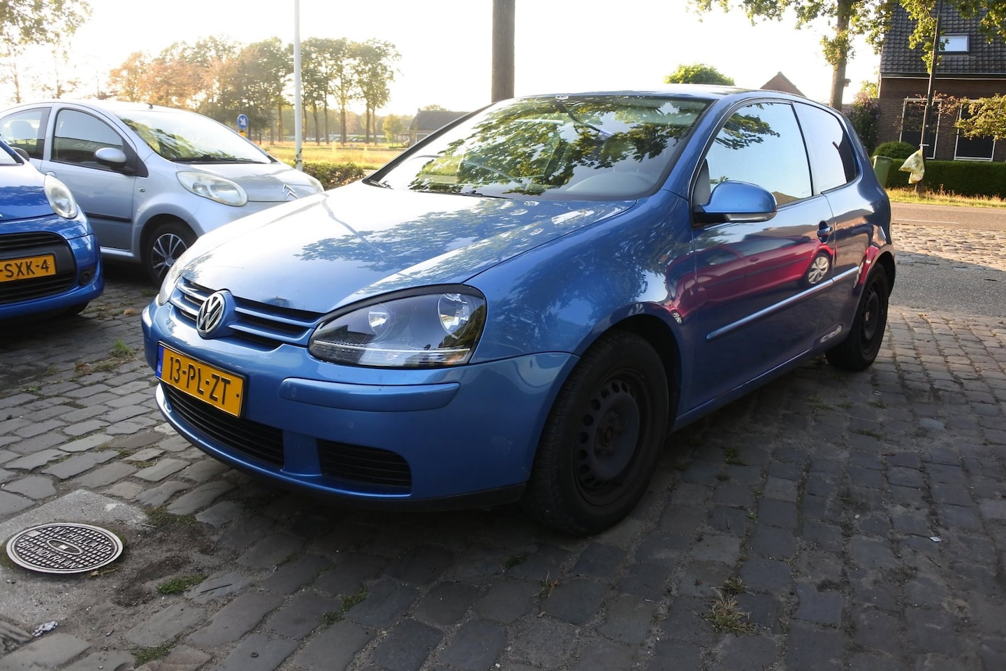Volkswagen Golf - 1.6 FSI Trendline nw apk 26-8-2027 met airco - AutoWereld.nl