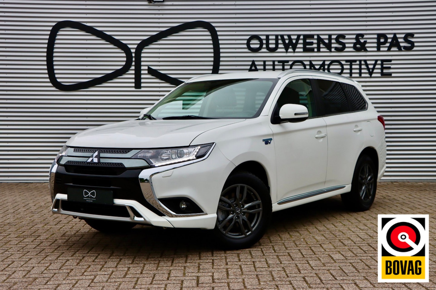 Mitsubishi Outlander - 2.4 PHEV Pure | CARPLAY | CAMERA | STOELVERWARMING - AutoWereld.nl