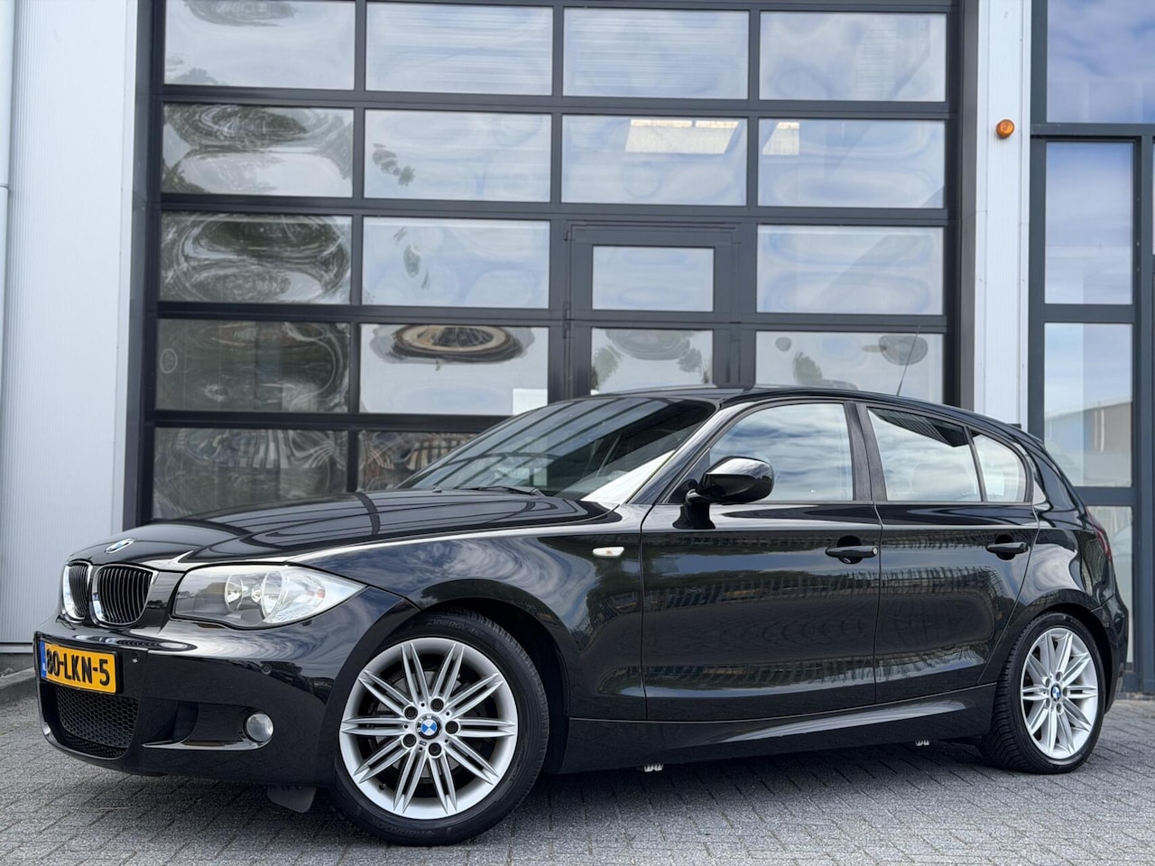 BMW 1-serie - 116i High Executive / M-Sport / Navi / Cruise - AutoWereld.nl