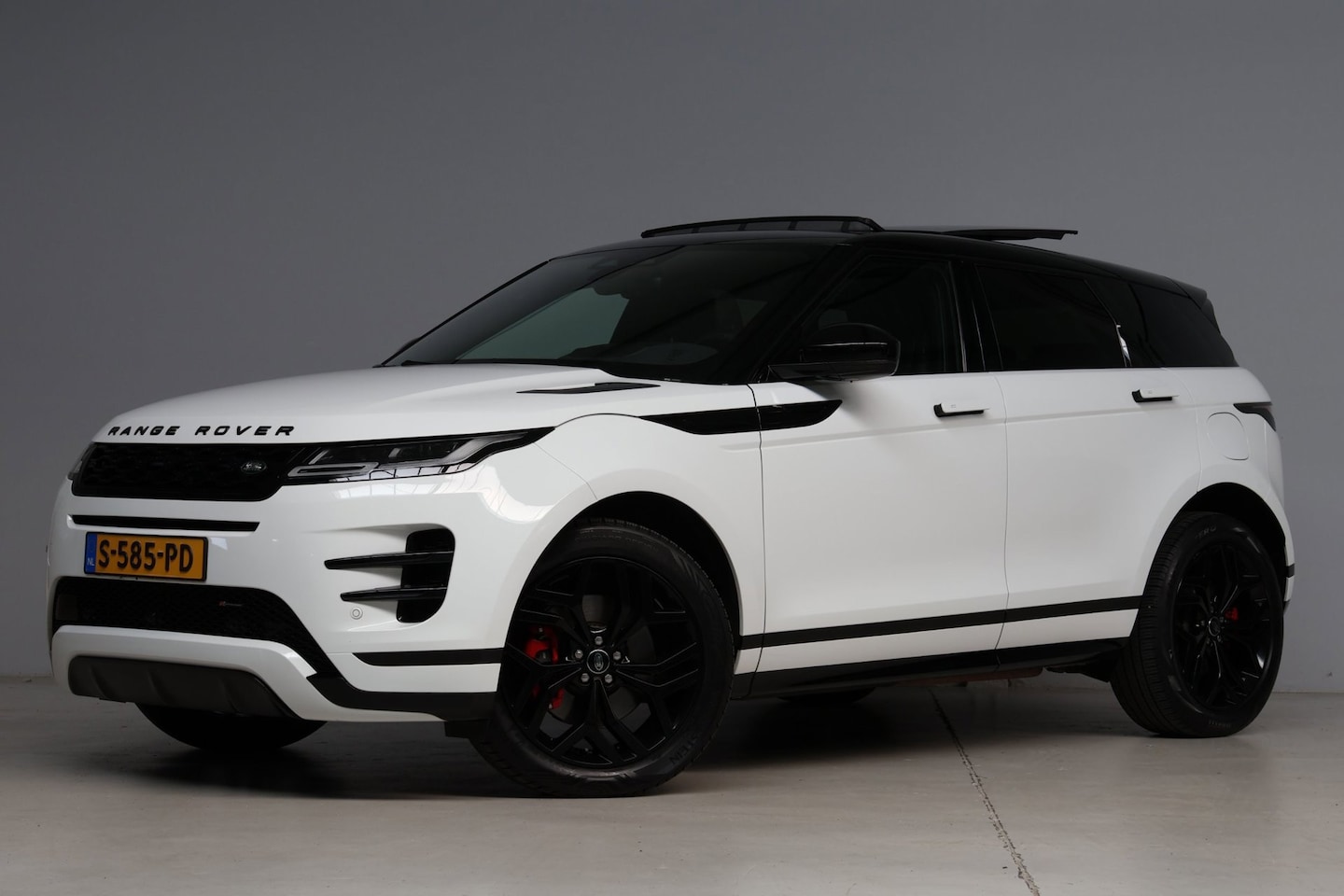 Land Rover Range Rover Evoque - 1.5 P300e AWD R-Dynamic HSE Black Optiek | panoramadak | meridian | adap. cruise | camera - AutoWereld.nl