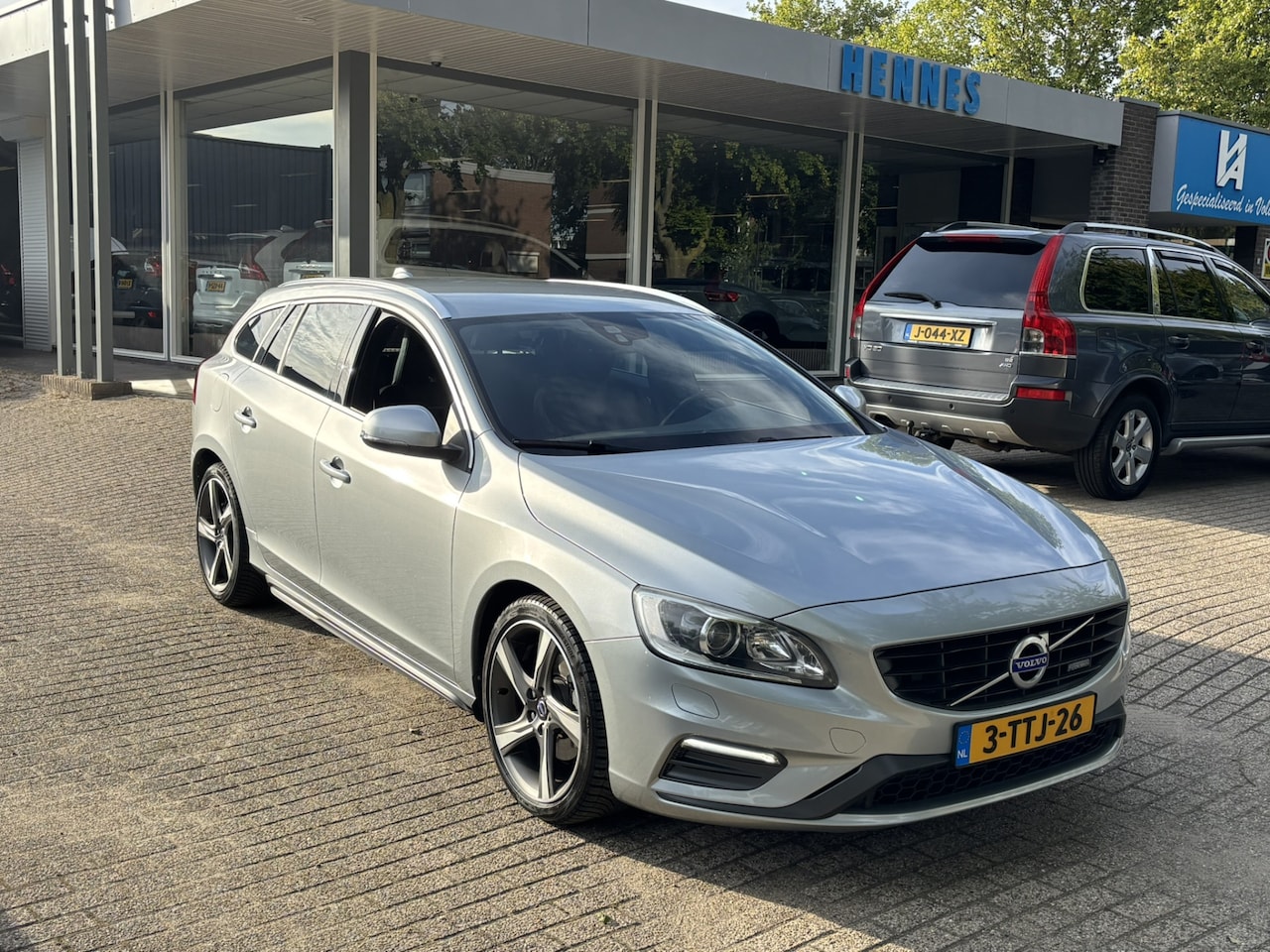 Volvo V60 - T4 Aut R-Design Xenon PDC camera - AutoWereld.nl