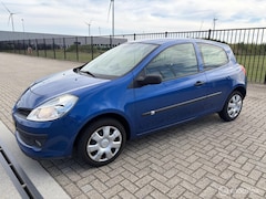 Renault Clio - 1.2-16V special line