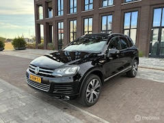 Volkswagen Touareg - 3.0 TDI R-Line Panorama Led Clima Navi