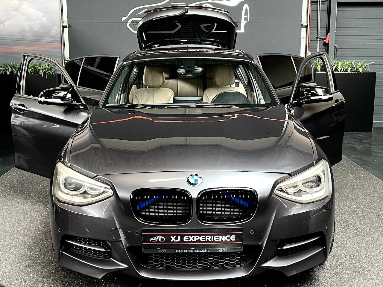 BMW 1-serie - M135i xDrive 320 PK M-PERFORMANCE NAVI LEER - AutoWereld.nl