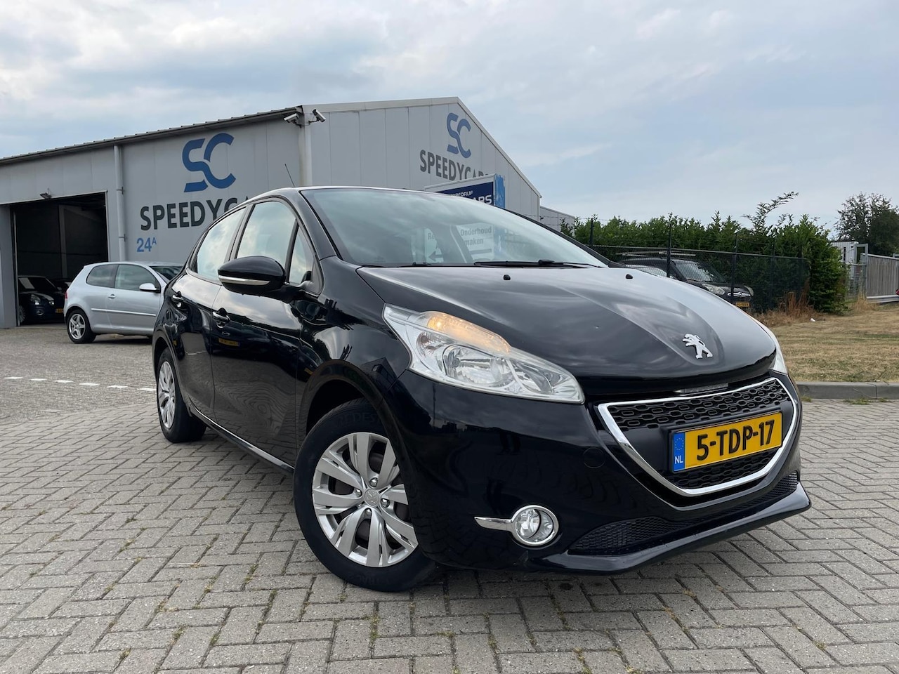 Peugeot 208 - 1.2 VTi Active 5DRS Cruise Airco Navi - AutoWereld.nl