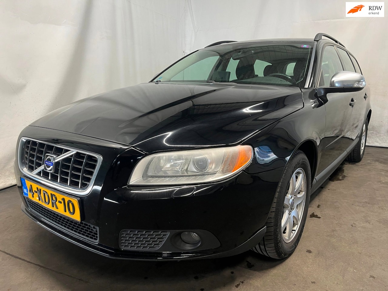 Volvo V70 - 2.4D Summum - Koppakking Lek - AutoWereld.nl