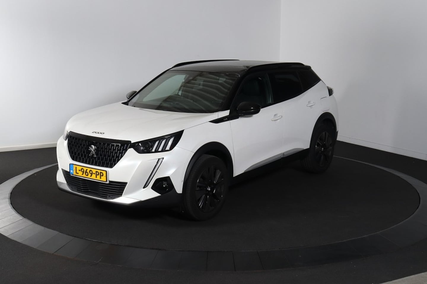 Peugeot 2008 - 1.2 PureTech GT Pack | Focal geluid | Navigatie | Stoelverwarming | Adaptieve Cruise | Alc - AutoWereld.nl