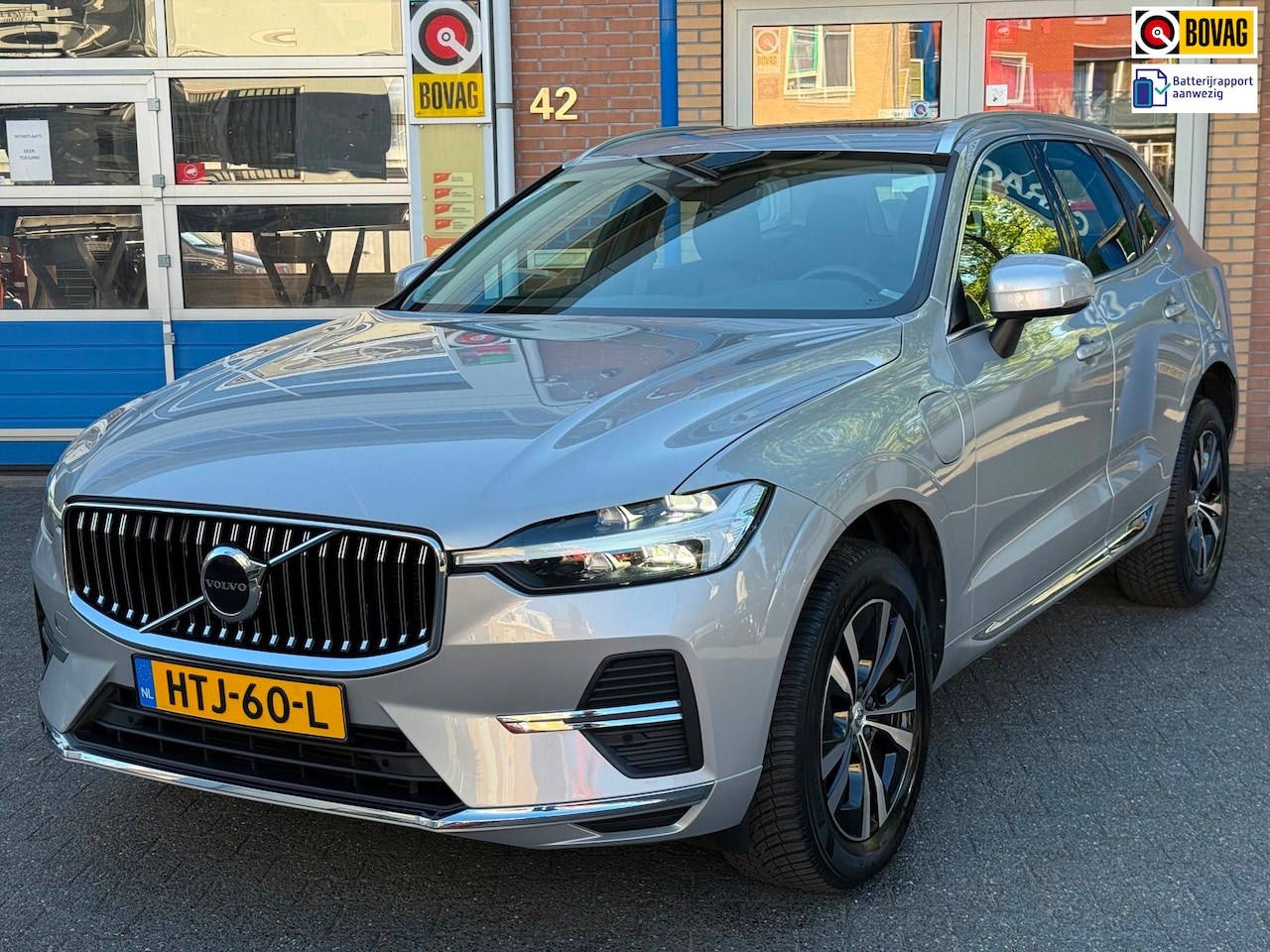 Volvo XC60 - 2.0 T8 Plug-in hybrid AWD Inscription | Trekhaak | Park. sens + camera|Interface o.b.v. Go - AutoWereld.nl