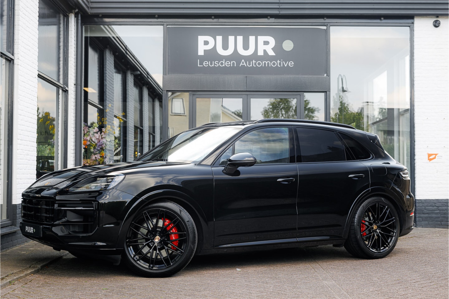 Porsche Cayenne - 3.0 E-Hybrid Sport Design Pano - Passenger Display - 18-weg Zetels - AutoWereld.nl