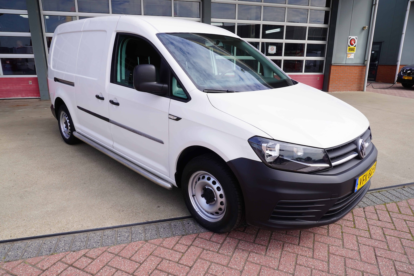 Volkswagen Caddy Maxi - 2.0 TDI L2H1 BMT Trendline nr. V065 | Airco | Cruise | Trekhaak - AutoWereld.nl