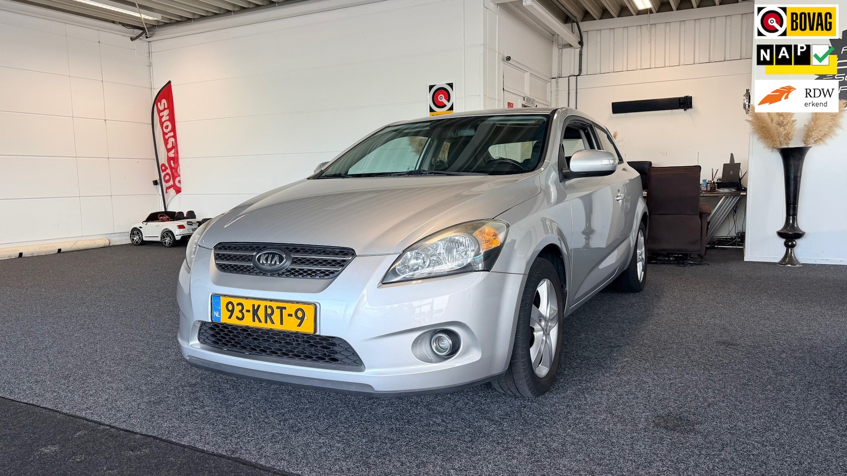 Kia Pro cee'd - 1.4 CVVT X-ecutive 1.4 CVVT X-ecutive, Cruise control, Airco - AutoWereld.nl