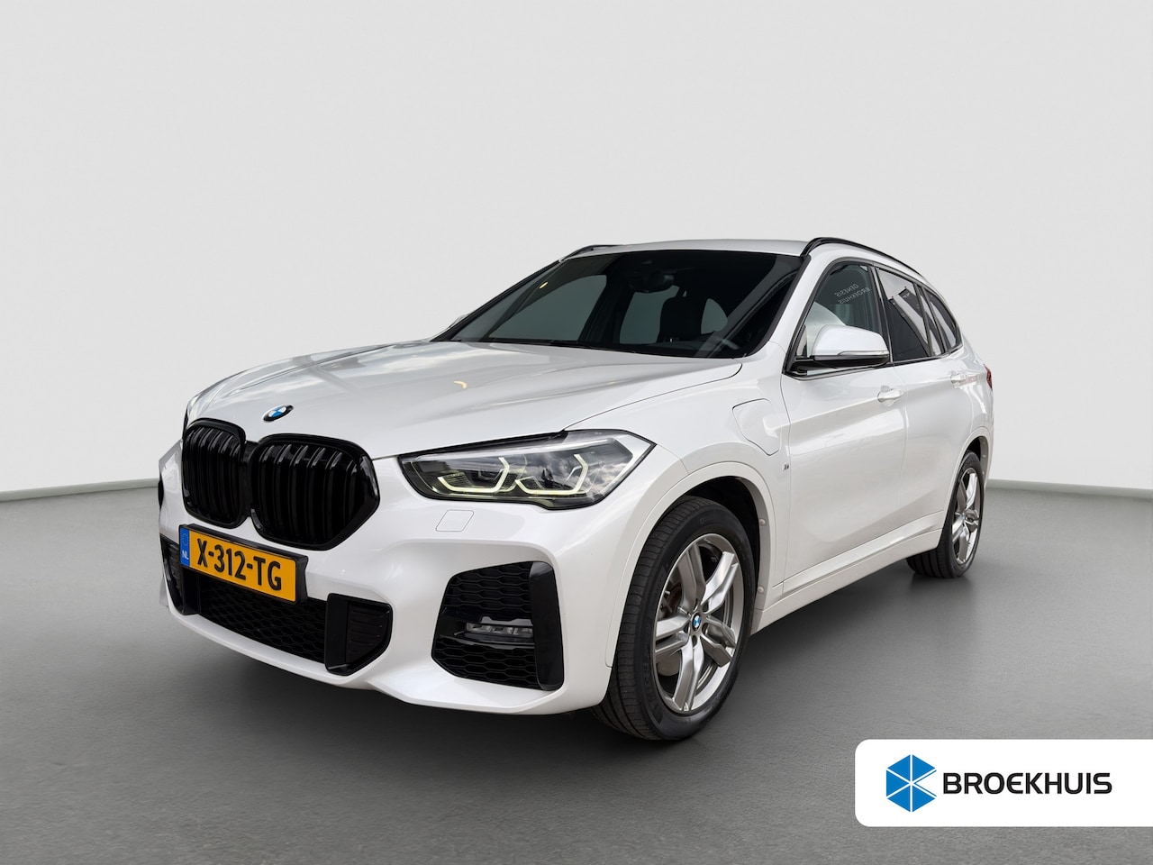 BMW X1 - xDrive25e eDrive Edition 220pk M-Sport | M-pakket | Sportstoelen | Trekhaak | Leder | Crui - AutoWereld.nl