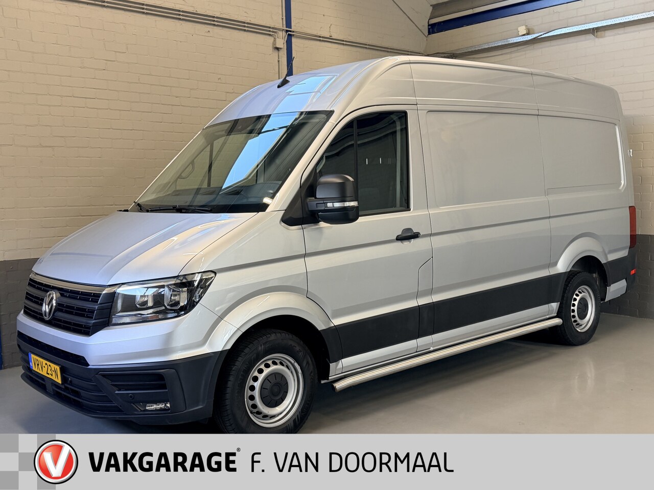 Volkswagen Crafter - 35 2.0 TDI L2H2 Highline | Nav | Trekhaak | PDC - AutoWereld.nl
