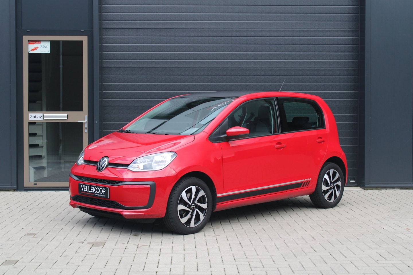 Volkswagen Up! - 1.0 | Airco | Cruise Control | Lane Assist | 5-deurs | Camera | DAB | Elektrische ramen | - AutoWereld.nl