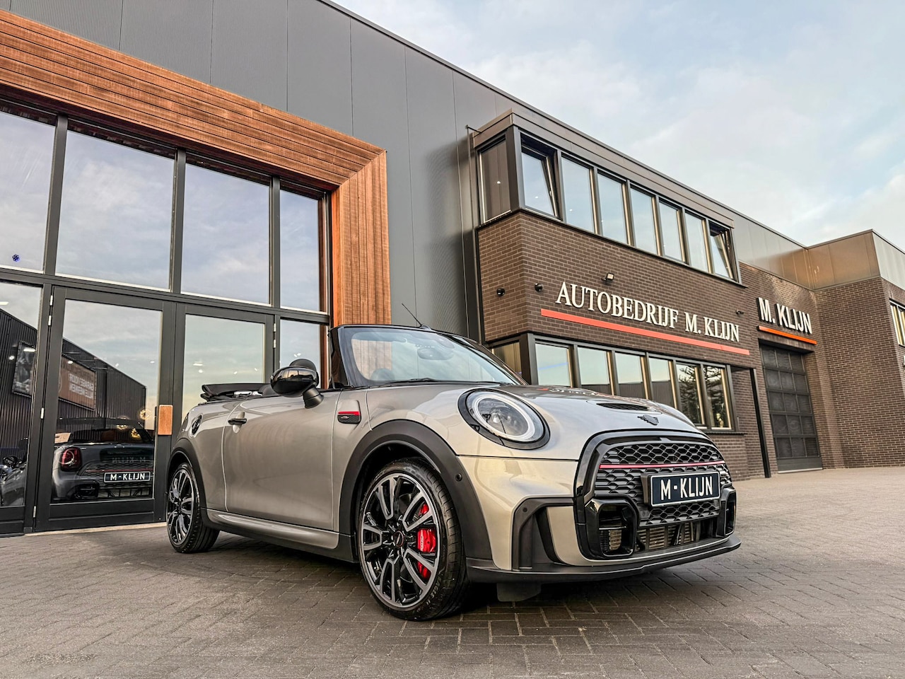 MINI Cabrio - 2.0 John Cooper Works JCW Pack F1 aut 231pk/head up/Camera/18"Jcw/Hk/Vol - AutoWereld.nl