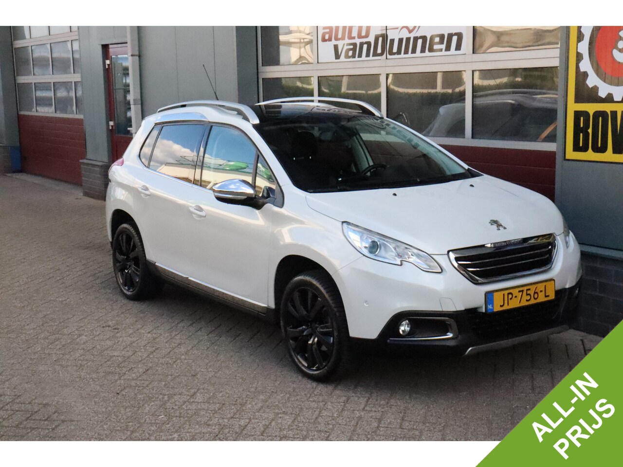 Peugeot 2008 - 1.2 PureTech Allure O.a: PDC, Clima, Navi, Cruise, Pano, Trekhaak, Etc. All-in prijs! - AutoWereld.nl