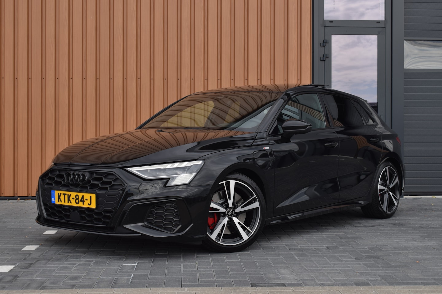 Audi A3 Sportback - 45 TFSI e S-edition Competition | Pano | B&O | Head-Up - AutoWereld.nl